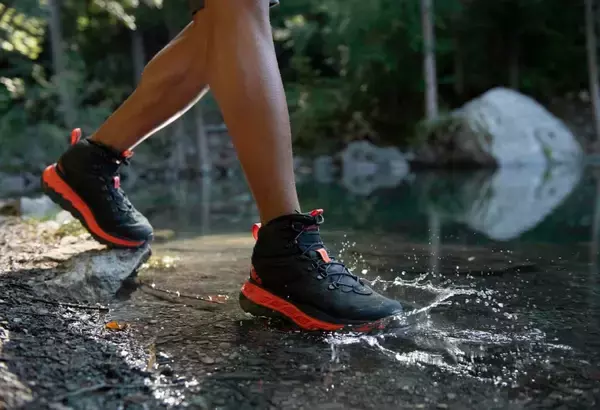 HOKA ONE ONEの全路面対応＆タウンユースシリーズからGORE-TEX®搭載の新作シューズ群が発表！