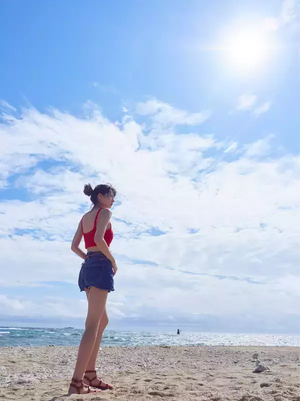 「旅を満喫する武田玲奈がかわいすぎる！人気連載「タビレナ」のフォトブック第3弾が発売決定」の画像