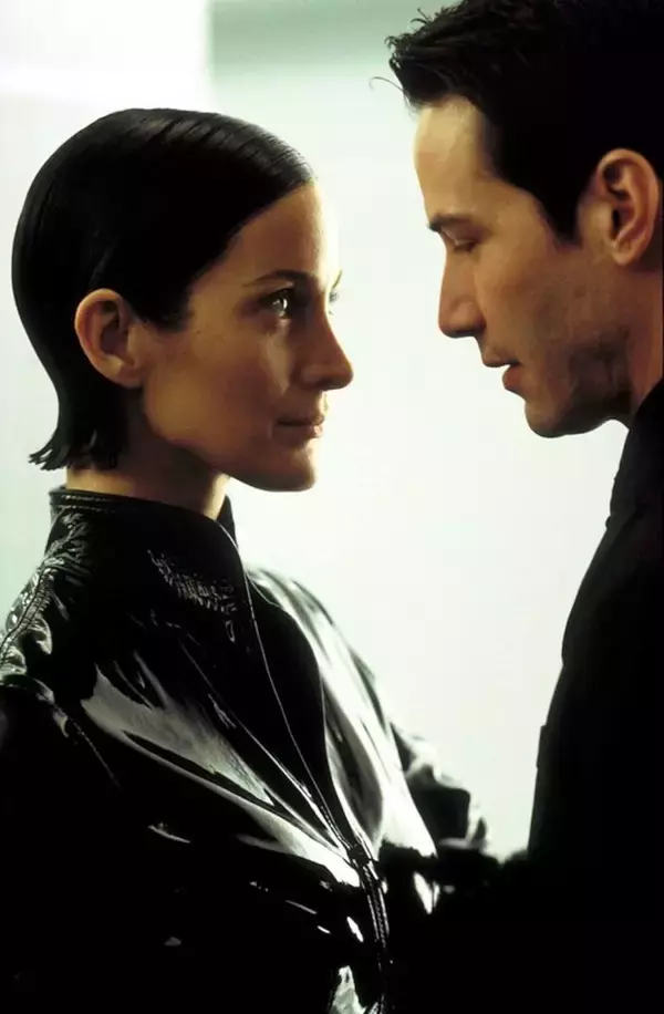 「ついにネオとトリニティが再会！キアヌ・リーブス主演『マトリックス4』の撮影風景がリーク」の画像