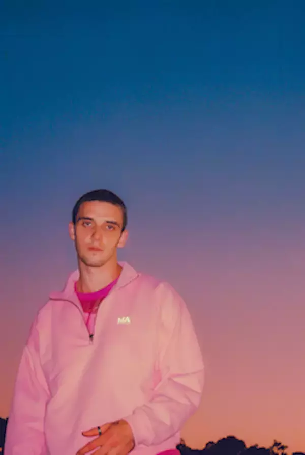 「SNS時代の心の痛みと孤独を歌うLAUVインタビュー｜1stアルバム『～how i’m feeling～』が完成するまで」の画像