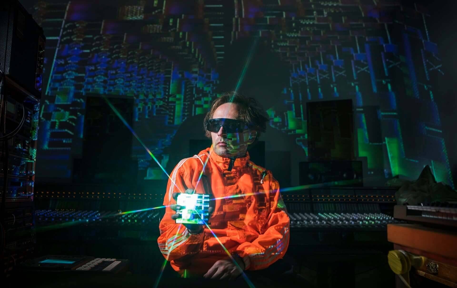 破壊的映像の制作過程が明らかに！Rhizomatiksの真鍋大度が監督したスクエアプッシャー“Terminal Slam”のミュージックビデオ特設ページが公開