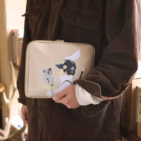 「ほぼ日と松本大洋がコラボ！『ぼくとマンガ』のイラストがプリントされた収納力豊富な「引き出しポーチ」4種が発売中」の画像