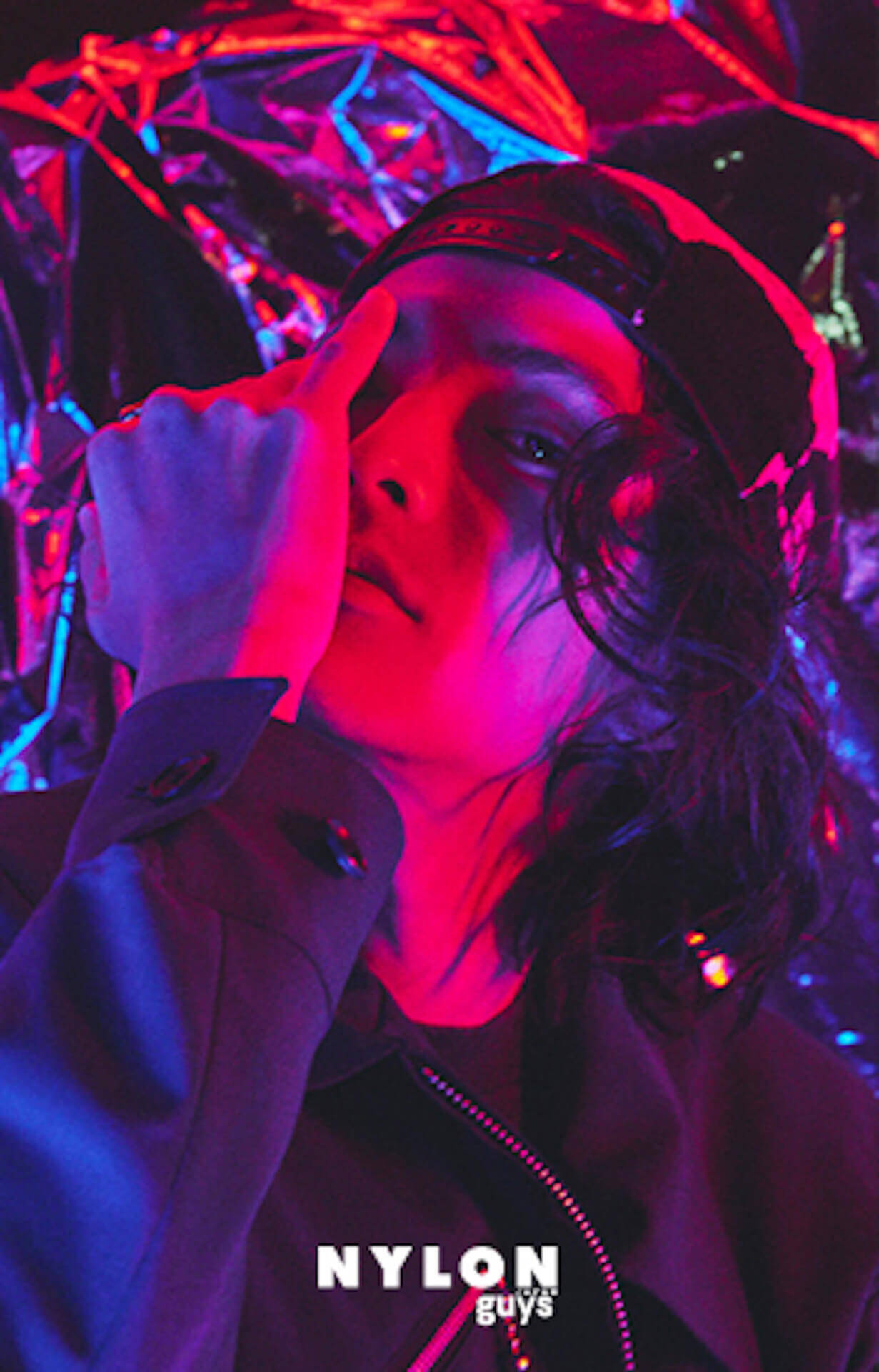 池⽥エライザが『NYLON JAPAN』最新号で大胆不敵なオレンジのおかっぱを披露！『NYLON guys』では佐藤健と渡邊圭祐のミニフォトカードも