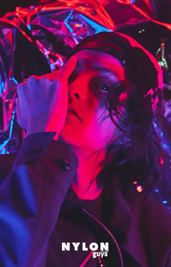 「池⽥エライザが『NYLON JAPAN』最新号で大胆不敵なオレンジのおかっぱを披露！『NYLON guys』では佐藤健と渡邊圭祐のミニフォトカードも」の画像