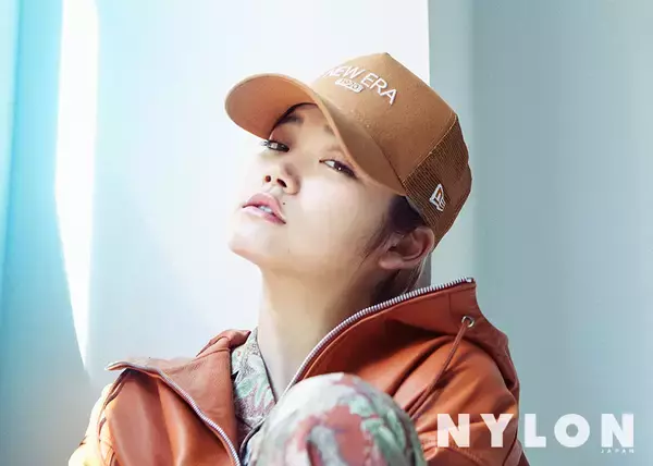 「池⽥エライザが『NYLON JAPAN』最新号で大胆不敵なオレンジのおかっぱを披露！『NYLON guys』では佐藤健と渡邊圭祐のミニフォトカードも」の画像