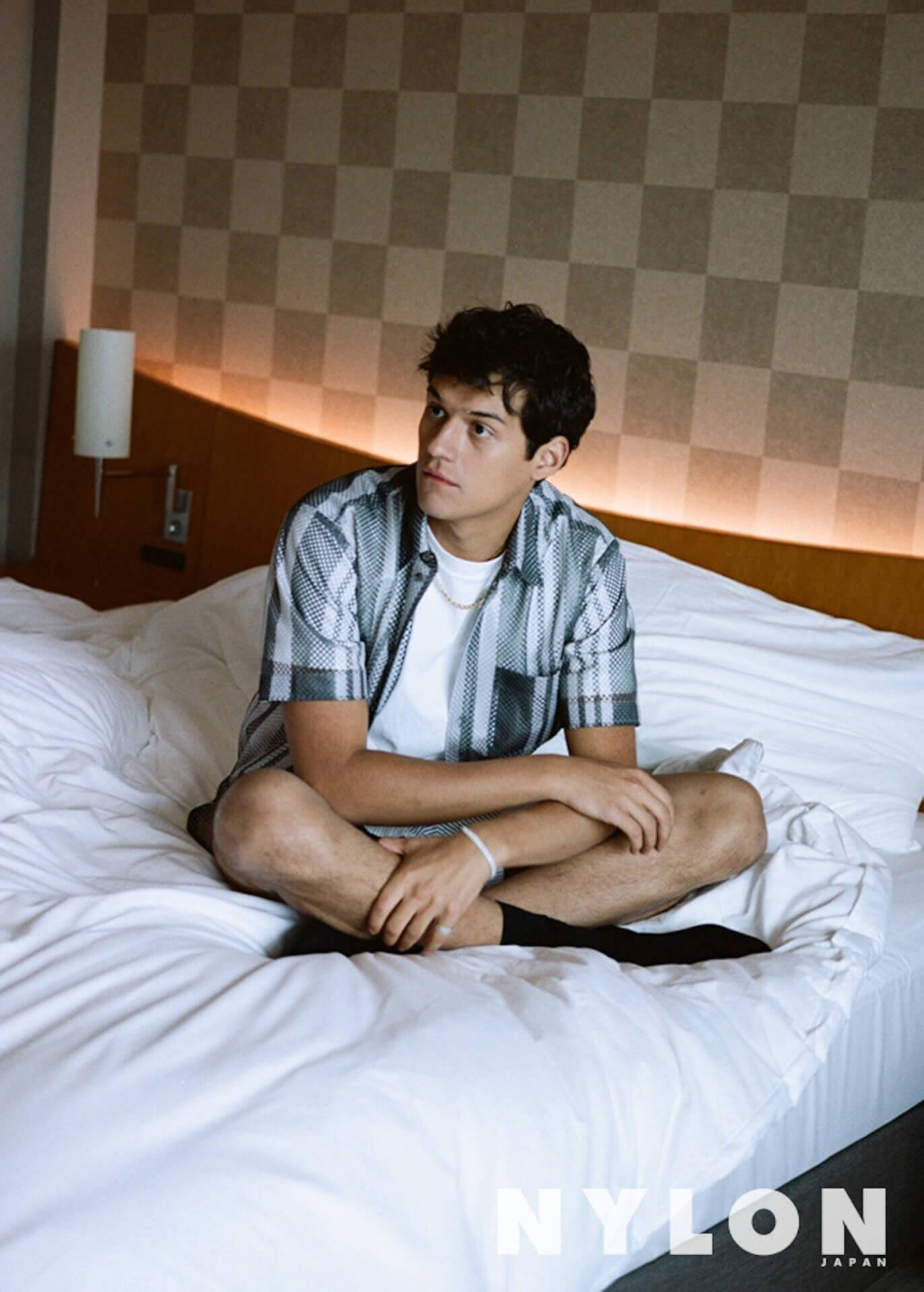 池⽥エライザが『NYLON JAPAN』最新号で大胆不敵なオレンジのおかっぱを披露！『NYLON guys』では佐藤健と渡邊圭祐のミニフォトカードも