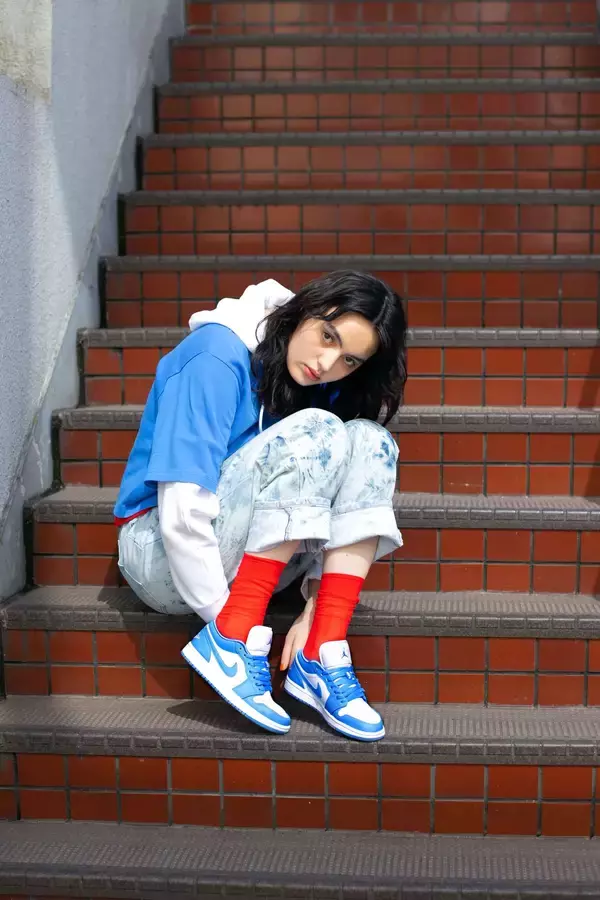「NIKE『Air Jordan 1』のウィメンズモデルがatmos pinkより登場！マイケル・ジョーダンの母校のカレッジカラー・スニーカー」の画像