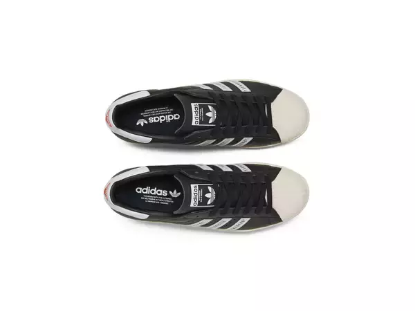 「adidas OriginalsとNIGOがコラボ！ハートロゴがあしらわれた『SUPERSTAR』が発売」の画像