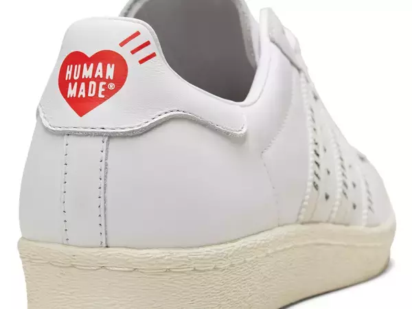 「adidas OriginalsとNIGOがコラボ！ハートロゴがあしらわれた『SUPERSTAR』が発売」の画像