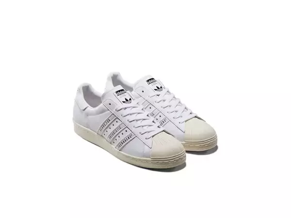 「adidas OriginalsとNIGOがコラボ！ハートロゴがあしらわれた『SUPERSTAR』が発売」の画像