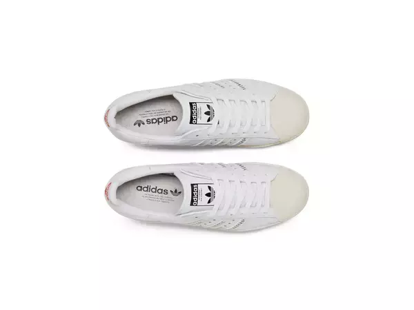 「adidas OriginalsとNIGOがコラボ！ハートロゴがあしらわれた『SUPERSTAR』が発売」の画像