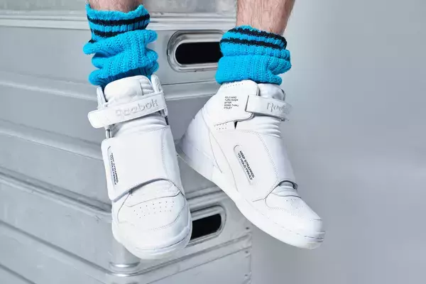 「リーボック×MOUNTAIN RESEARCHコラボ第2弾！テキストが随所にプリントされた「ALIEN STOMPER」が登場」の画像