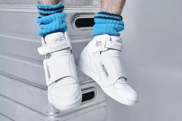 リーボック×MOUNTAIN RESEARCHコラボ第2弾！テキストが随所にプリントされた「ALIEN STOMPER」が登場