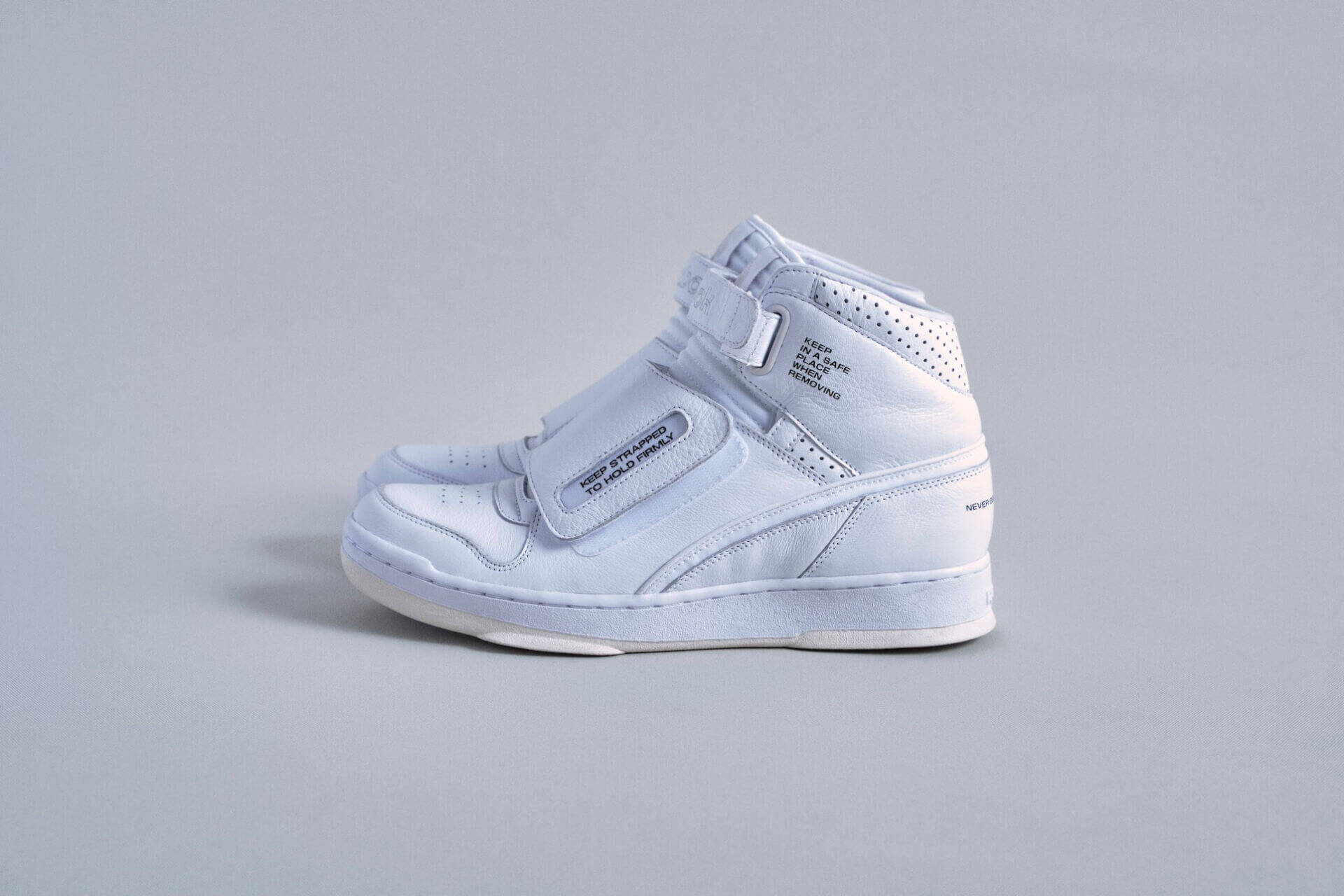 リーボック×MOUNTAIN RESEARCHコラボ第2弾！テキストが随所にプリントされた「ALIEN STOMPER」が登場