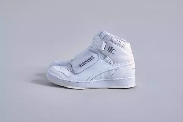 「リーボック×MOUNTAIN RESEARCHコラボ第2弾！テキストが随所にプリントされた「ALIEN STOMPER」が登場」の画像