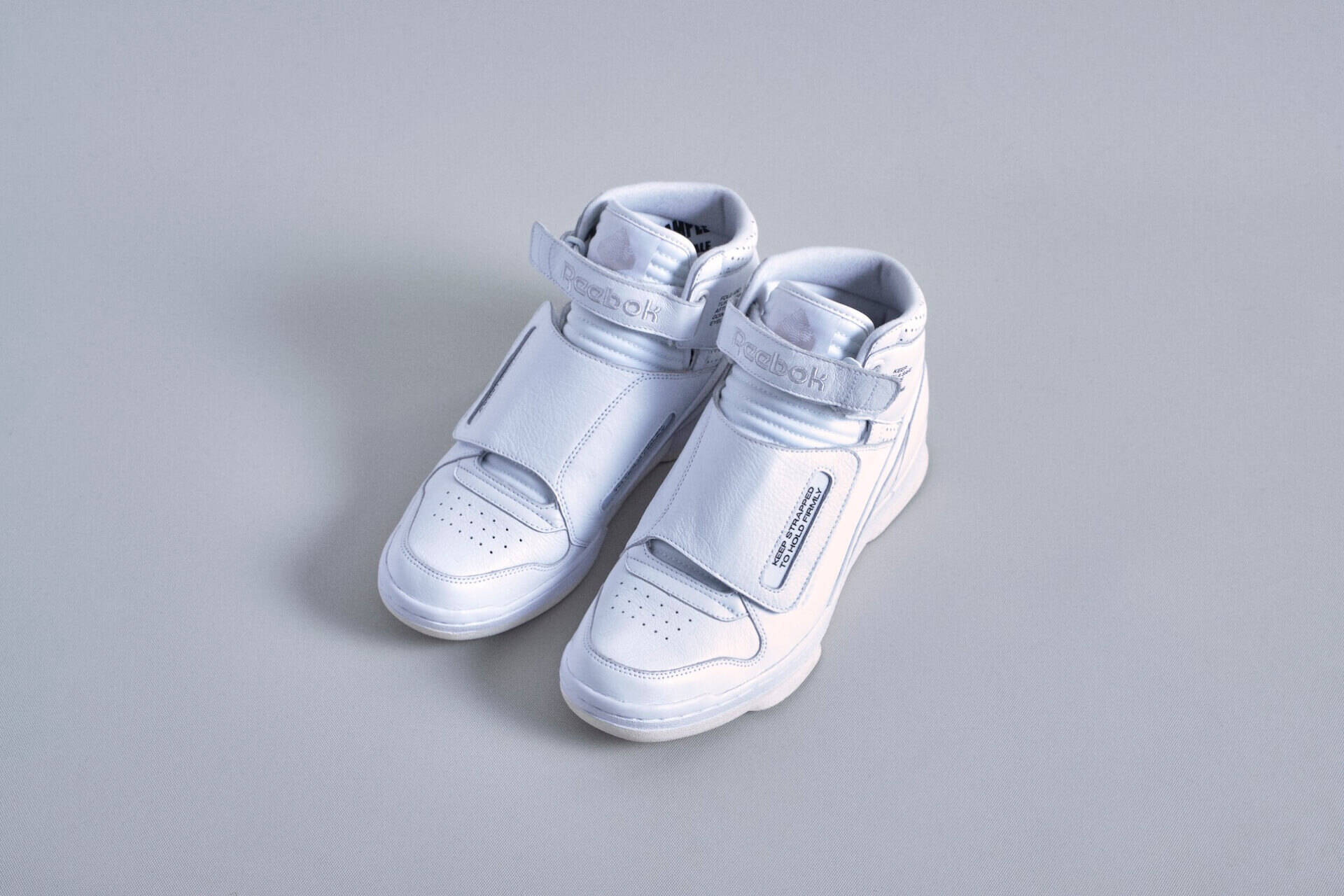 リーボック×MOUNTAIN RESEARCHコラボ第2弾！テキストが随所にプリントされた「ALIEN STOMPER」が登場