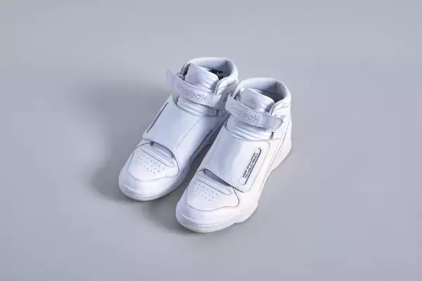 「リーボック×MOUNTAIN RESEARCHコラボ第2弾！テキストが随所にプリントされた「ALIEN STOMPER」が登場」の画像