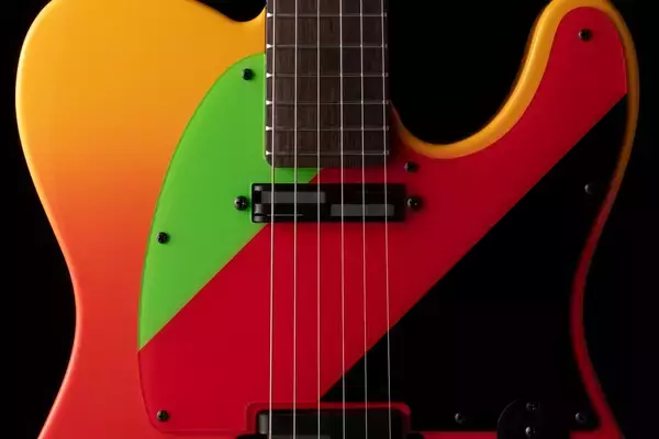 「『シン・エヴァンゲリオン劇場版』アスカがエレキギターに！フェンダー特製TELECASTER（R）が年内数量限定生産で登場」の画像