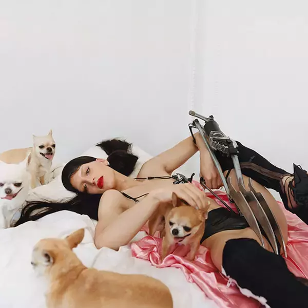 「ARCAがBjörk、Rosalia、SOPHIEら参加のニューアルバム『KiCk i』リリースを発表｜最新シングル“Time”のMVが公開」の画像