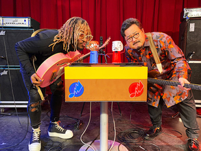 ThundercatがNHK Eテレ『シャキーン！』に再降臨！「サウンドファイターズ」で対戦するのはゲスの極み乙女。休日課長