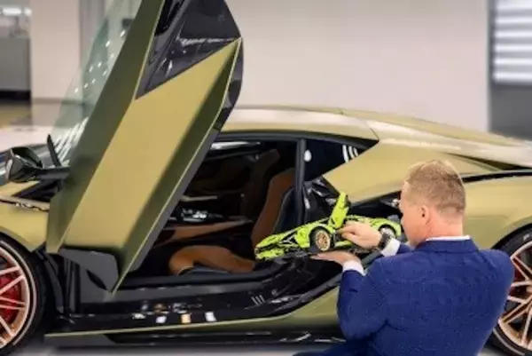 「1／8スケールの『レゴ（R）テクニック ランボルギーニ シアンFKP 37』が登場！エンジン、ホイール、車内まで忠実に再現」の画像