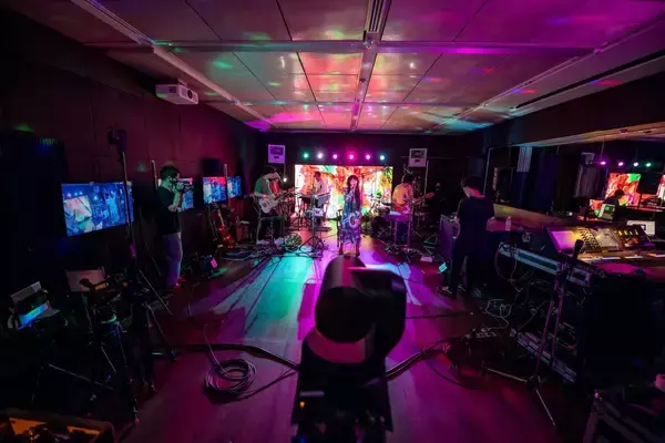 「DAOKO『anima』の世界観をテクノロジーで拡張！SUPER DOMMUNEでの最先端ARライブで見せた“新しい生活様式”への挑戦」の画像