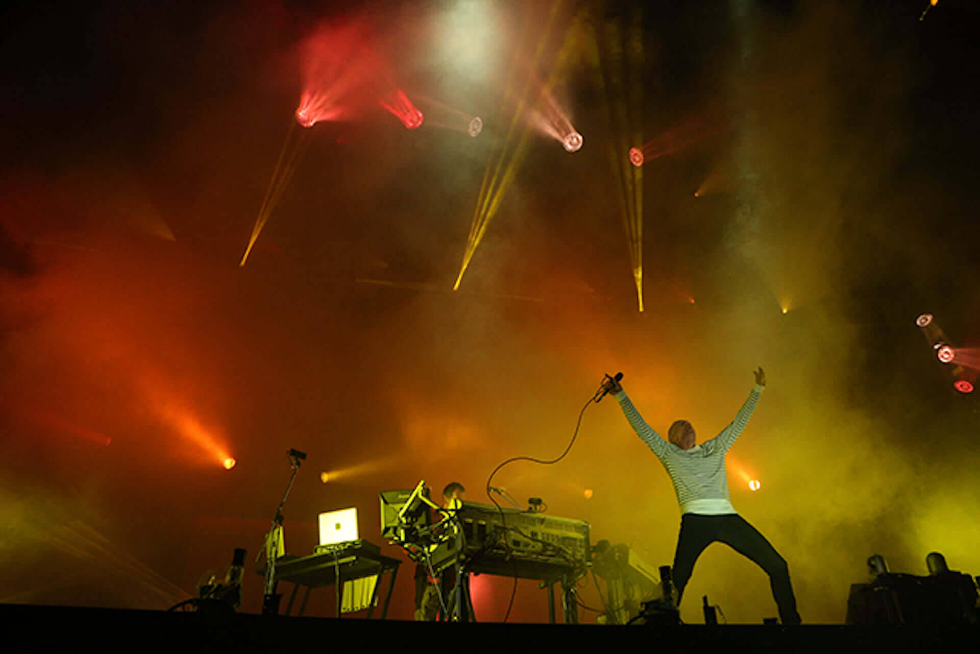 Underworldの伝説のステージ＜SUMMER SONIC 2016＞の記録映像が明日配信！当時のライブレポートが公開＆公式Tシャツが復刻決定