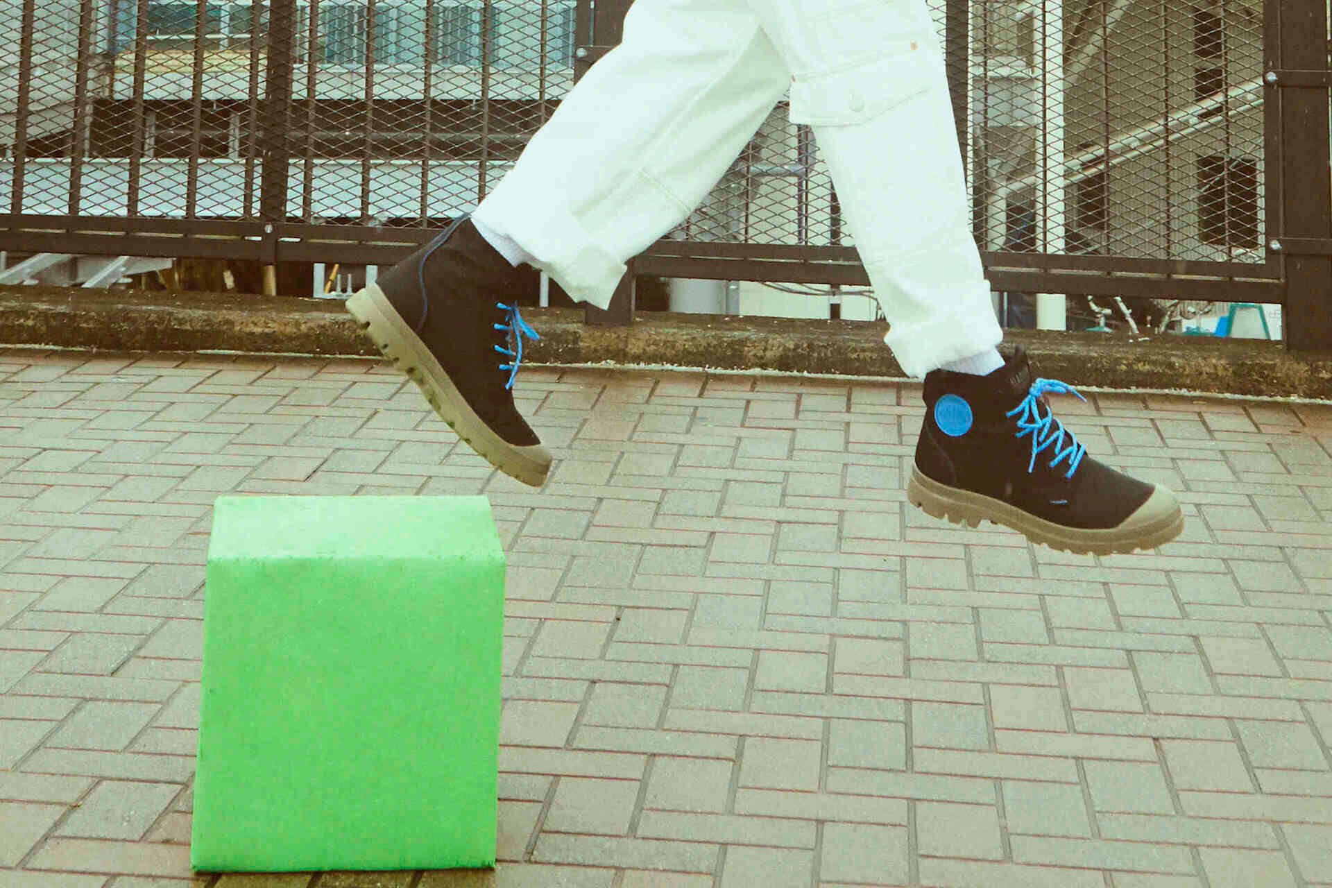 PALLADIUMのパドルプラスとパラボスプラス、仕事に履いていくならどっち？ 快適さとファッション性を徹底比較