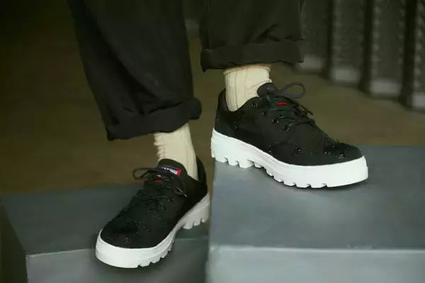 「PALLADIUMのパドルプラスとパラボスプラス、仕事に履いていくならどっち？ 快適さとファッション性を徹底比較」の画像