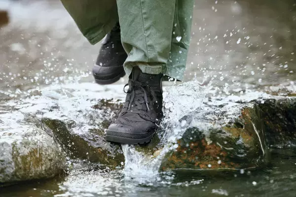 「PALLADIUMのパドルプラスとパラボスプラス、仕事に履いていくならどっち？ 快適さとファッション性を徹底比較」の画像