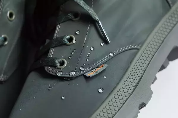 「PALLADIUMのパドルプラスとパラボスプラス、仕事に履いていくならどっち？ 快適さとファッション性を徹底比較」の画像