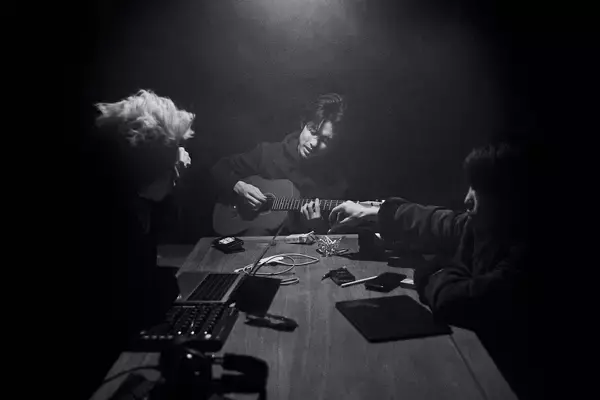 「シンガーソングライター／俳優のHIMI、“彼女に出会った瞬間の衝撃”を表現した新曲「baby」を配信リリース」の画像