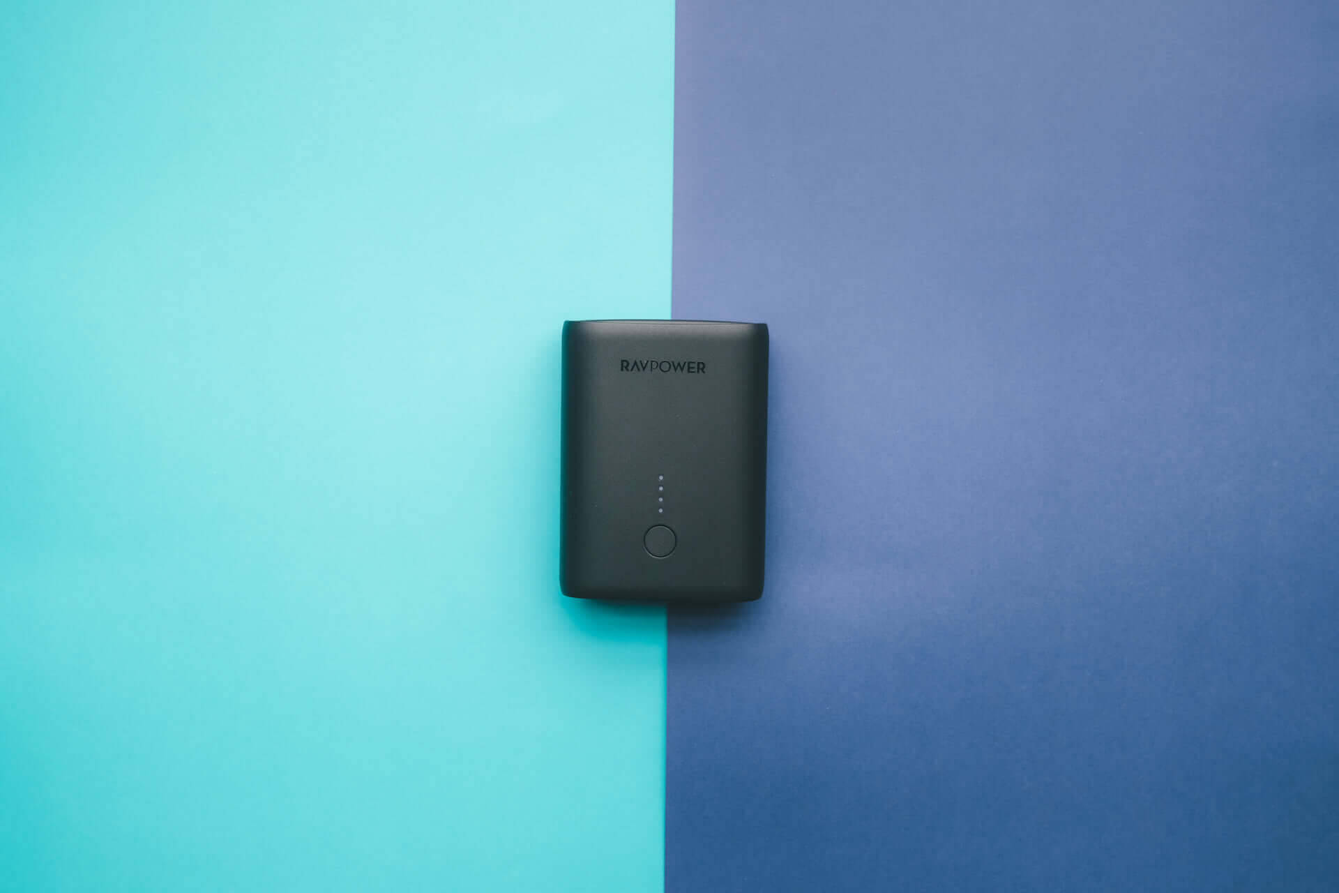 10000mAhの大容量モバイルバッテリーがRAVPowerから発売中！名刺入れやカードよりも小さいサイズ