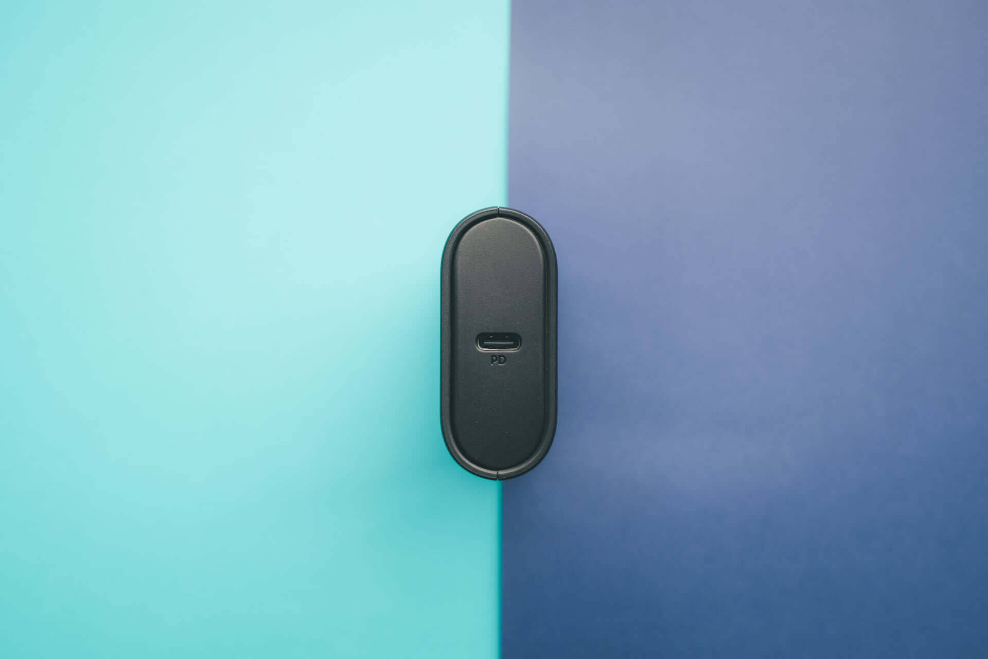 10000mAhの大容量モバイルバッテリーがRAVPowerから発売中！名刺入れやカードよりも小さいサイズ