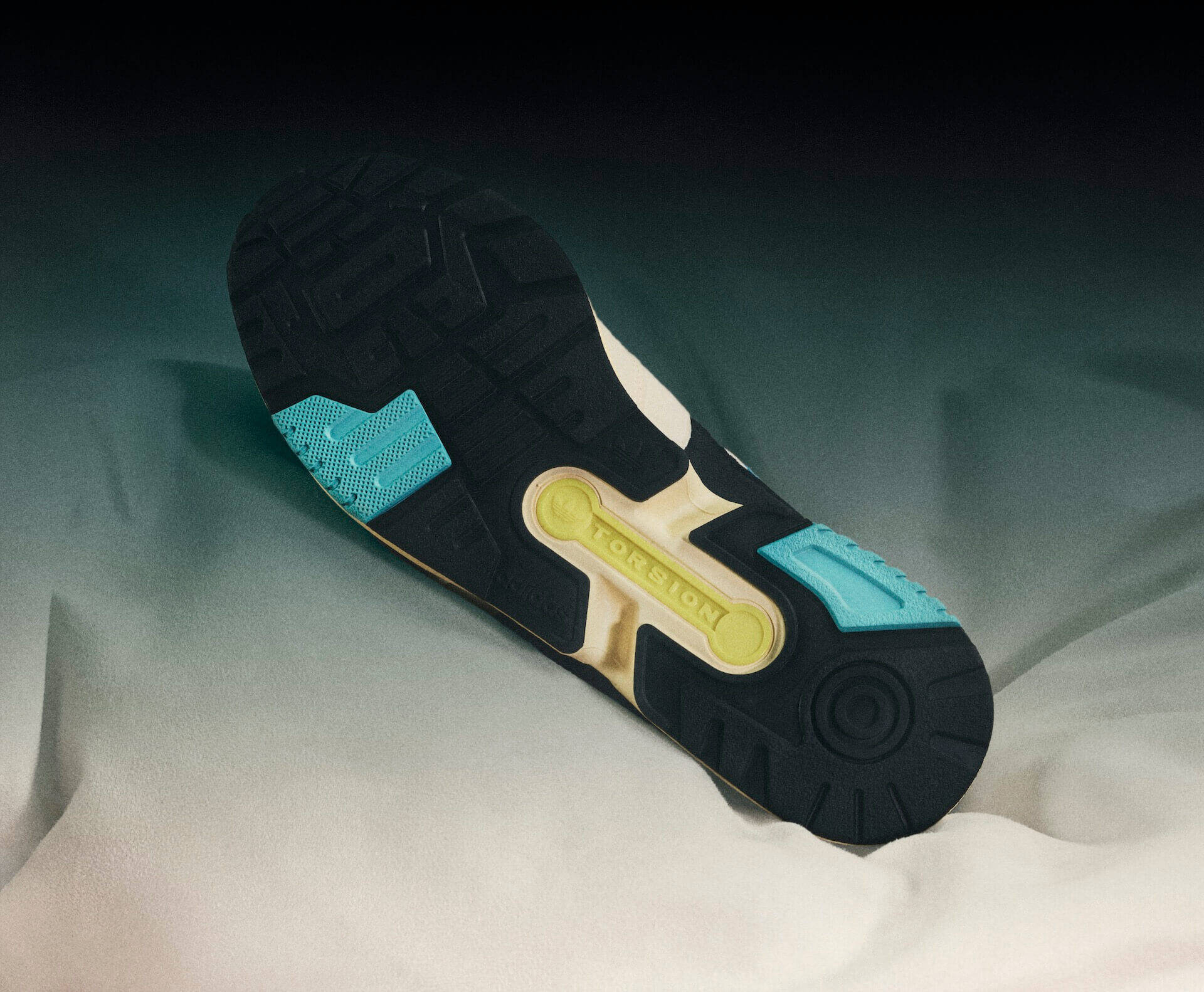 「Retro」がテーマのスニーカー『ZX 1000C』がadidas Originalsより初復刻！アルファベットにちなんだA-ZXシリーズが始動