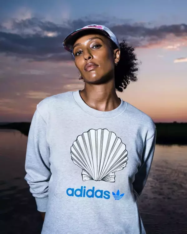 「adidas OriginalsとNoahが海への敬意を込めたコラボアイテムを発表！サステナブルなシューズ、Tシャツ、ランニングジャケットなど登場」の画像
