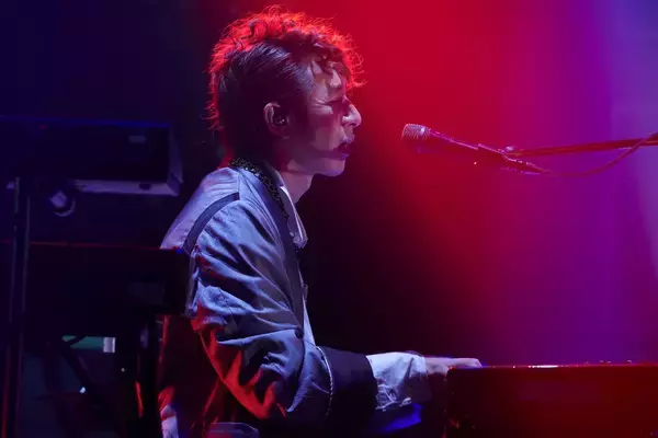 「東京事変、ツアー＜ニュースフラッシュ＞と同演目のライブ映像を配信＆映画館上映決定！」の画像