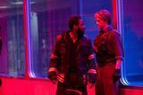「『TENET テネット』の新たな「時間の逆行」シーンがふんだんに盛り込まれた最新スポット映像2本が解禁！」の画像1