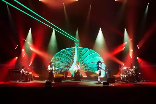 「東京事変特設サイト「ニュースフラッシュ」にて、配信＆映画館上映ライブのレポートが公開！椎名林檎の「衣裳ト書き」も解禁」の画像