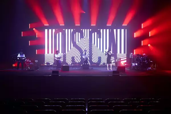 「東京事変特設サイト「ニュースフラッシュ」にて、配信＆映画館上映ライブのレポートが公開！椎名林檎の「衣裳ト書き」も解禁」の画像