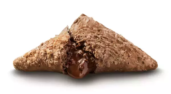 「マクドナルドの秋冬の定番「三角チョコパイ」が期間限定で登場！今年は「三角チョコパイ 黒」と「三角チョコパイ 白」の2種類」の画像