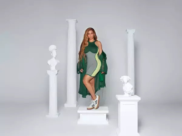 「Beyoncéとadidas Originalsのコラボコレクション第2弾が登場！スポーツシーンにも最適なアパレル、フットウェアが多数展開」の画像