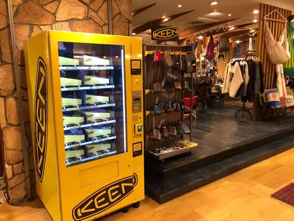 「KEEN自動販売機が茨城県古河市と西表島に初上陸！KEENマスクやエコプロダクトが展開」の画像