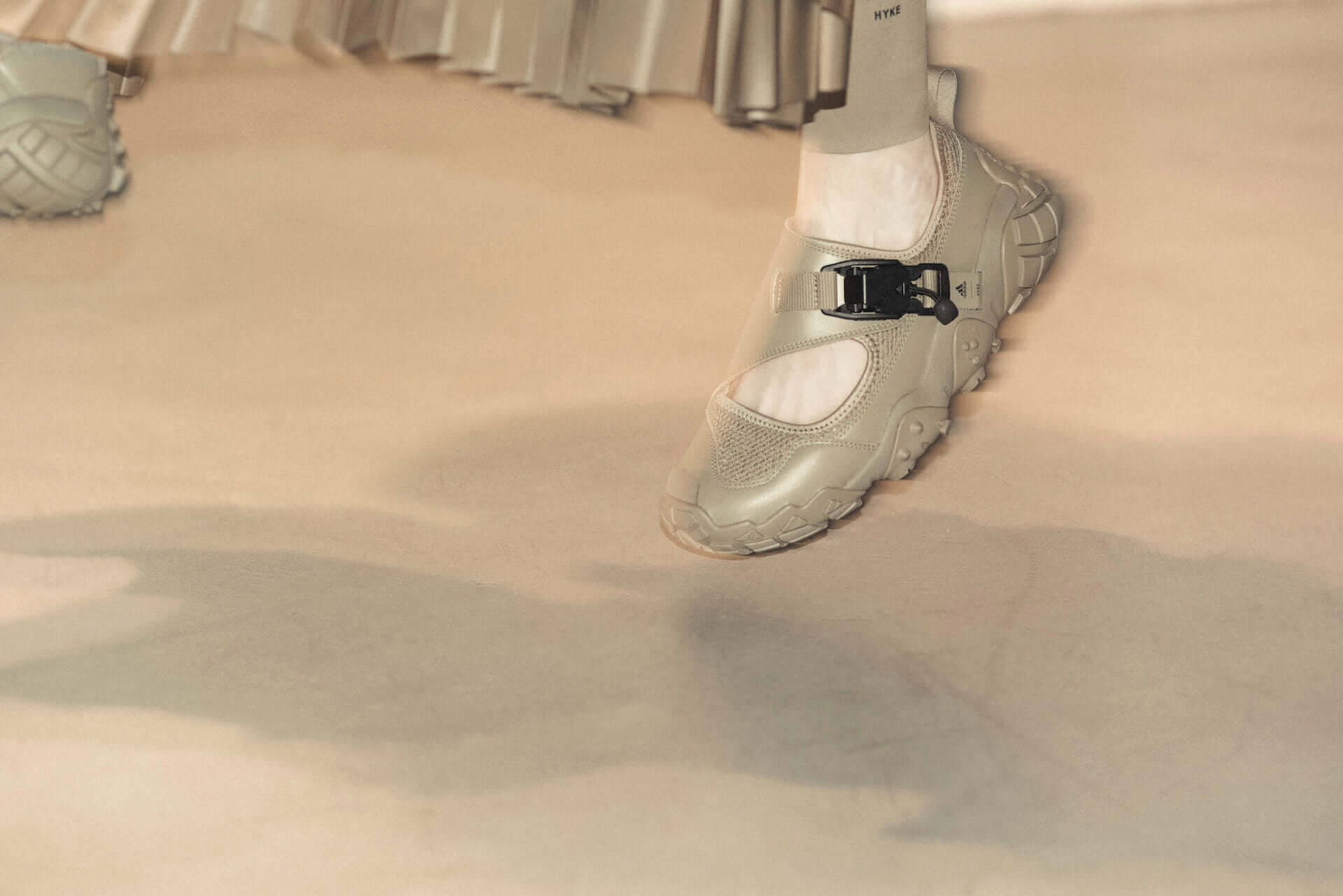 adidasとHYKEのコラボコレクションに最新秋冬アイテムが登場！90年代アウトドアラインの人気モデルを再構築