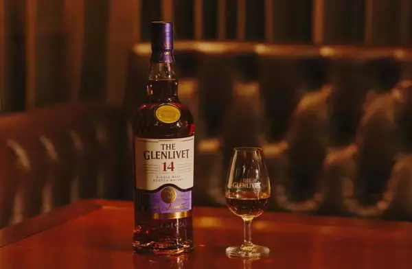 「米国市場限定ウイスキー『ザ・グレンリベット 14年 コニャックカスク・セレクション』が日本に上陸！数量限定で先行販売決定」の画像