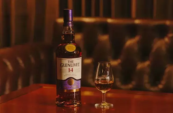 「米国市場限定ウイスキー『ザ・グレンリベット 14年 コニャックカスク・セレクション』が日本に上陸！数量限定で先行販売決定」の画像