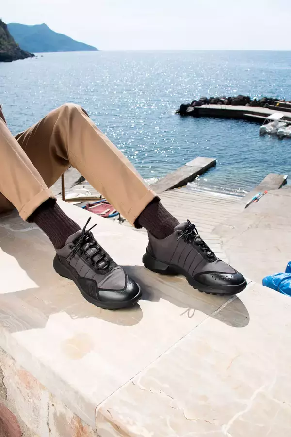 「CAMPERからGORE-TEX SURROUND搭載のハイブリッドスニーカー「サーキュラー」秋冬モデルが登場！防水・透湿性に優れたモデル」の画像