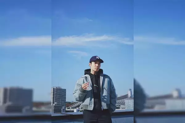 「Ryohuの1st Album『DEBUT』リリースを記念したポップアップが開催決定！オカモトレイジリミックス曲付属のフーディーが登場」の画像