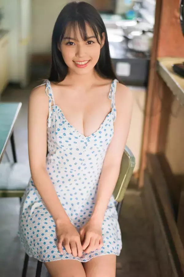 「元ラストアイドル・猪子れいあが初の水着姿でフレッシュなグラビアを披露！透き通った肌を露出したセクシーな姿に注目」の画像