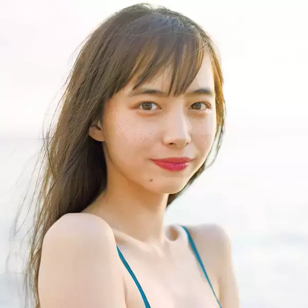 「『仮面ライダーゼロワン』への出演で話題となった井桁弘恵の水着姿も収録されたカレンダーが発売決定！オンライントークイベントも開催」の画像